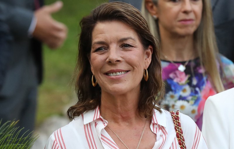 Carolina di Monaco beccata dai paparazzi a Saint-Tropez con la famiglia