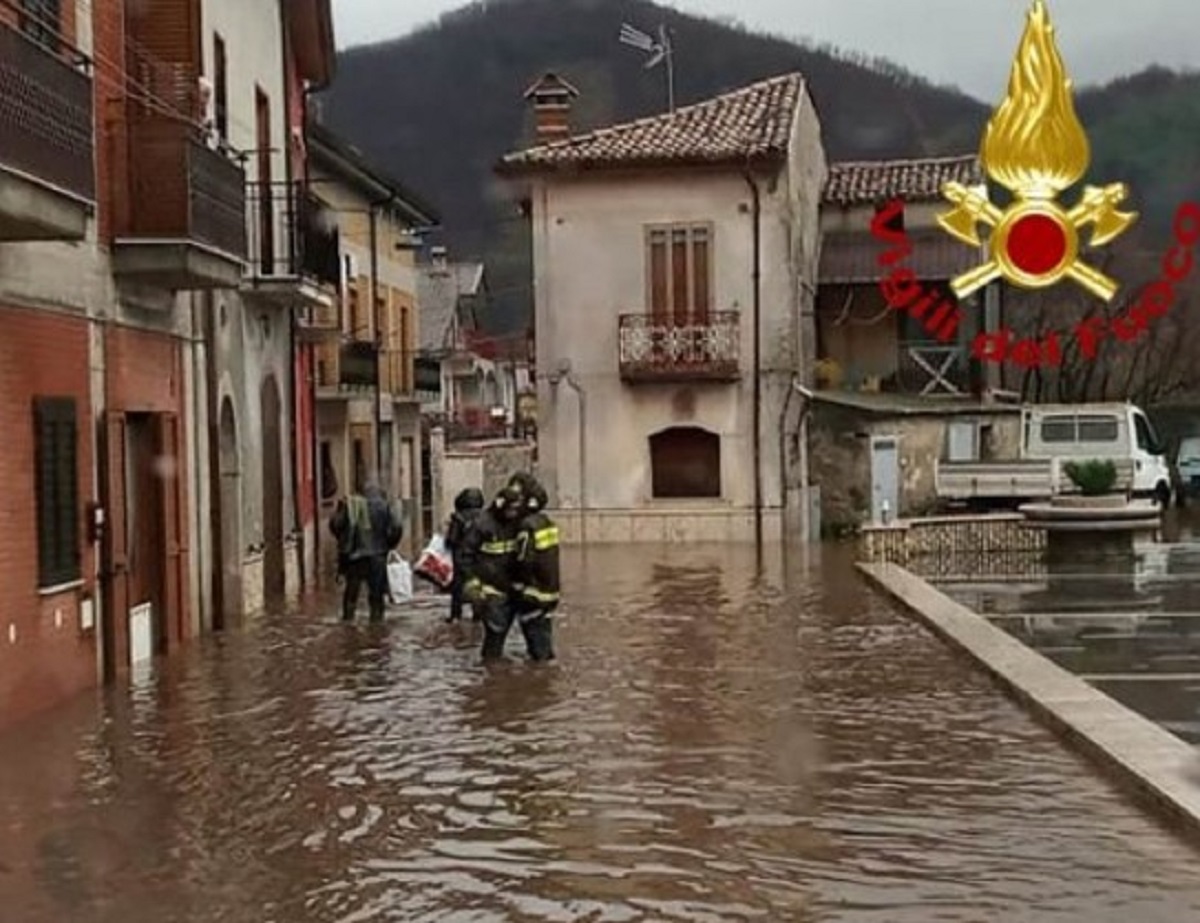 Avellino bomba d'acqua improvvisa morto uomo 45 anni 