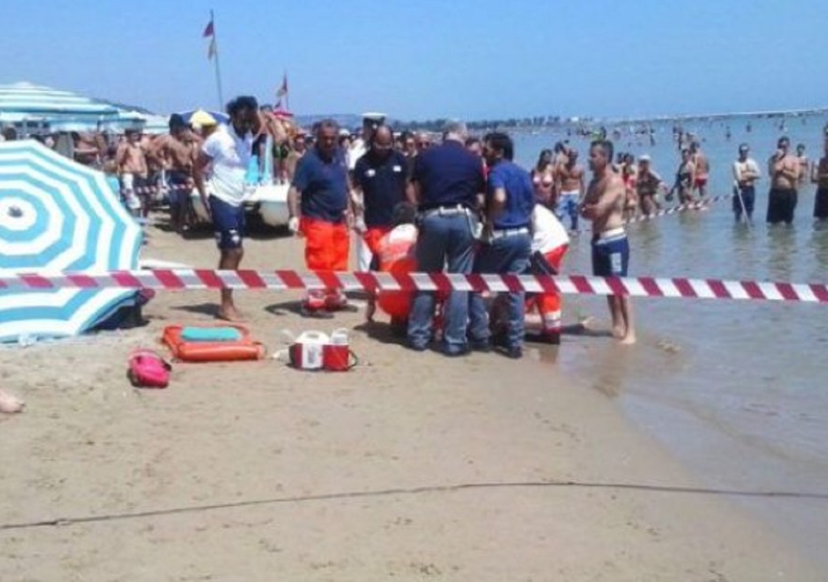 Caorle malore in spiaggia muore anziano turista 