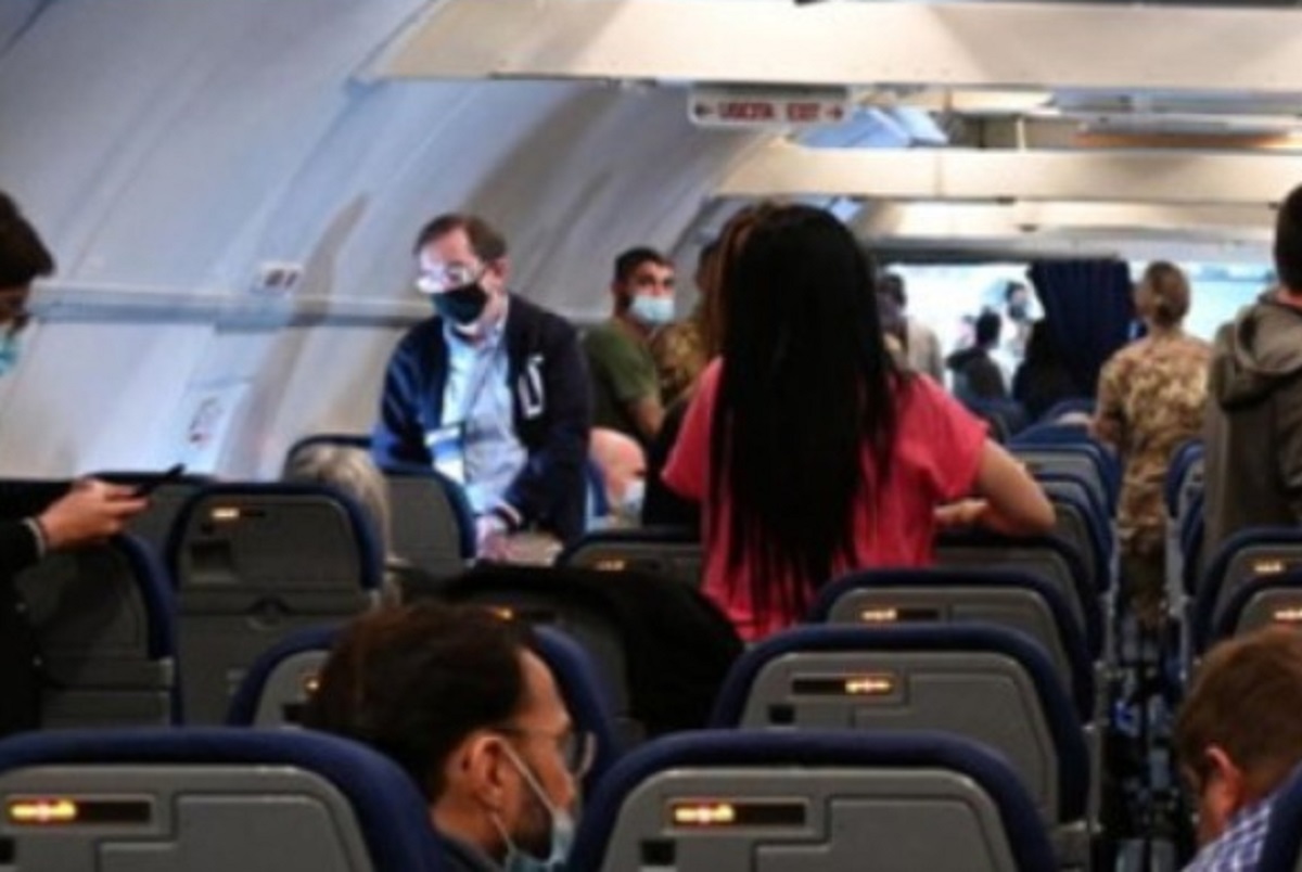 rischia di perdere il volo Ryanair e lancia l'allarme bomba 