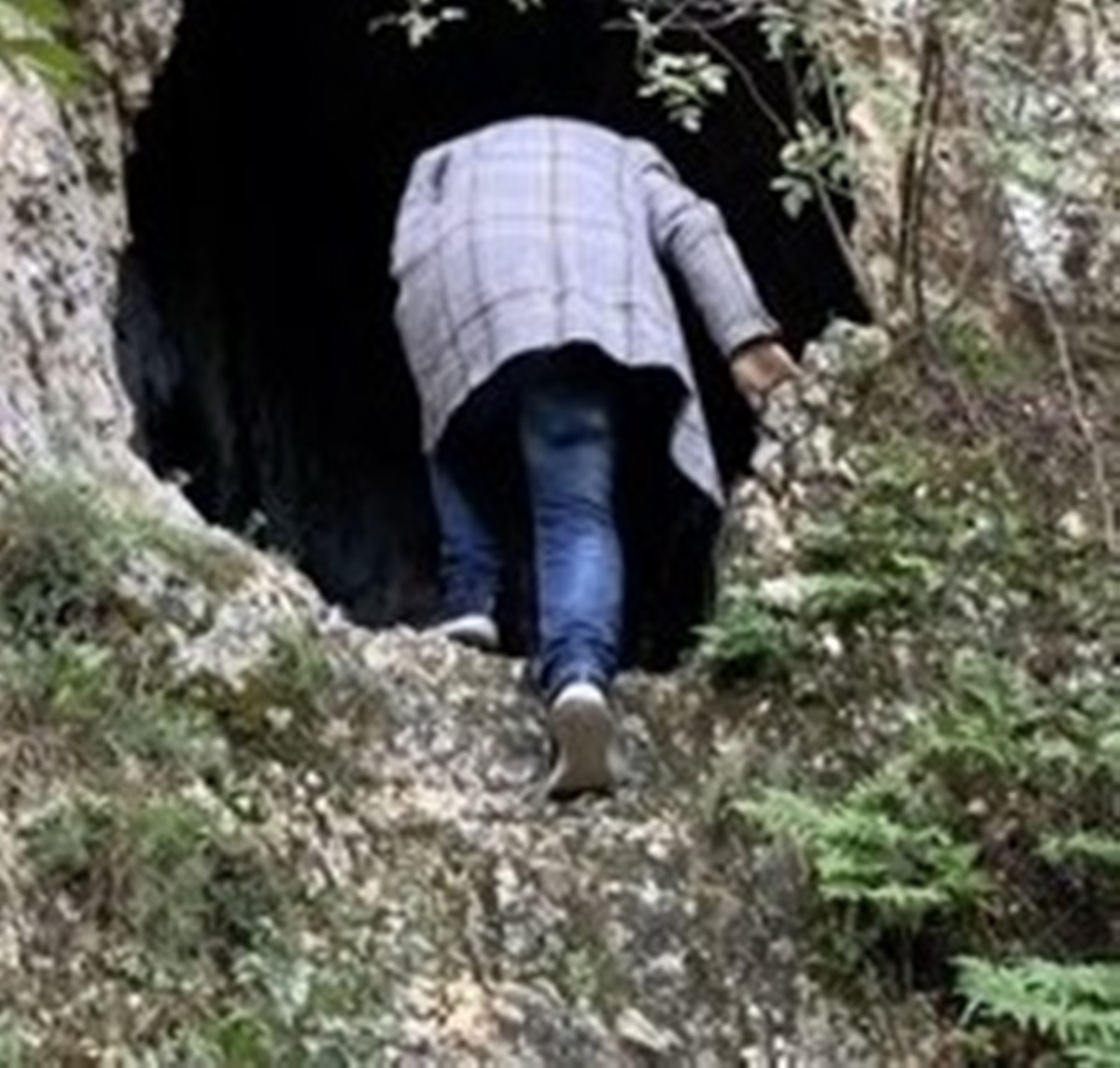cadavere anziano identificato indagati figli pensione