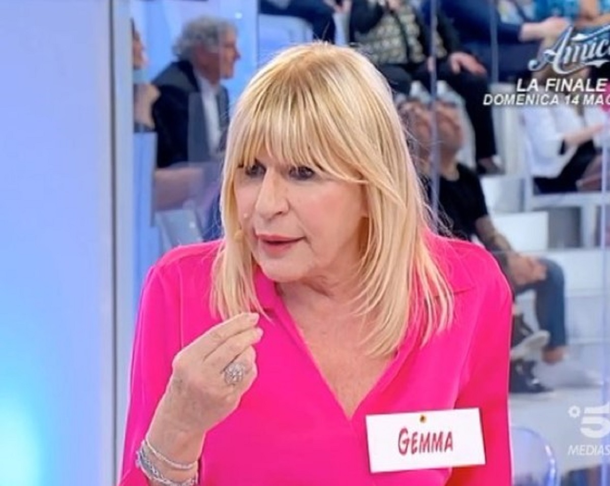 Uomini e Donne Tina Cipollari fuori dal programma 