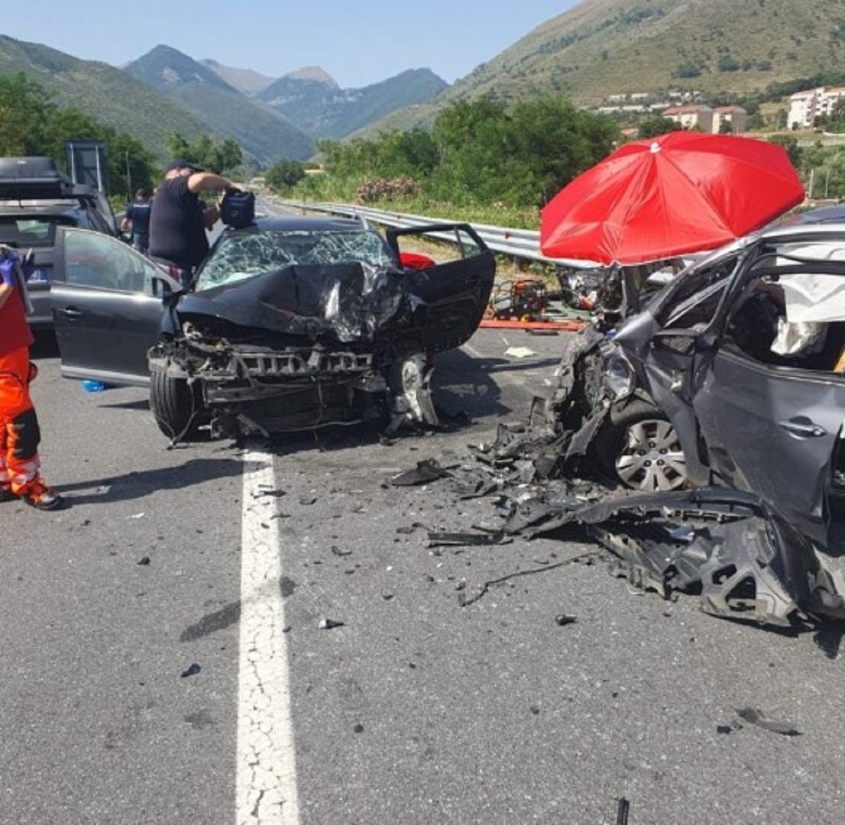 Tortora, grave incidente stradale: un morto e cinque feriti 