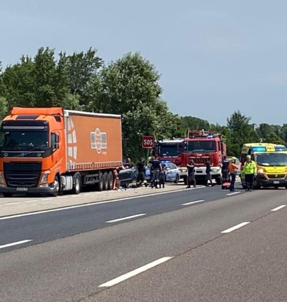 Incidente sulla A4 auto contro camion in sosta: un morto e 3 feriti