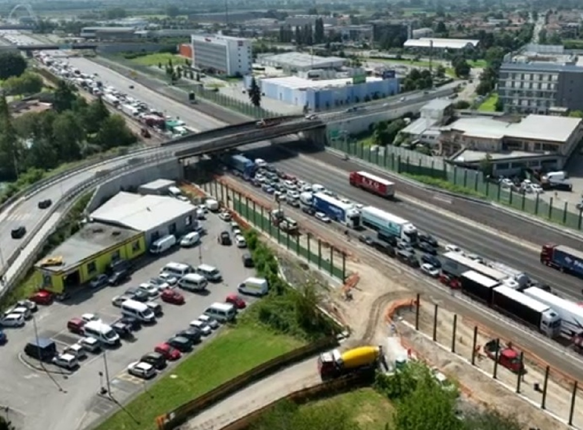 Lainate incidente sulla A8 tre feriti uno è in gravi condizioni 