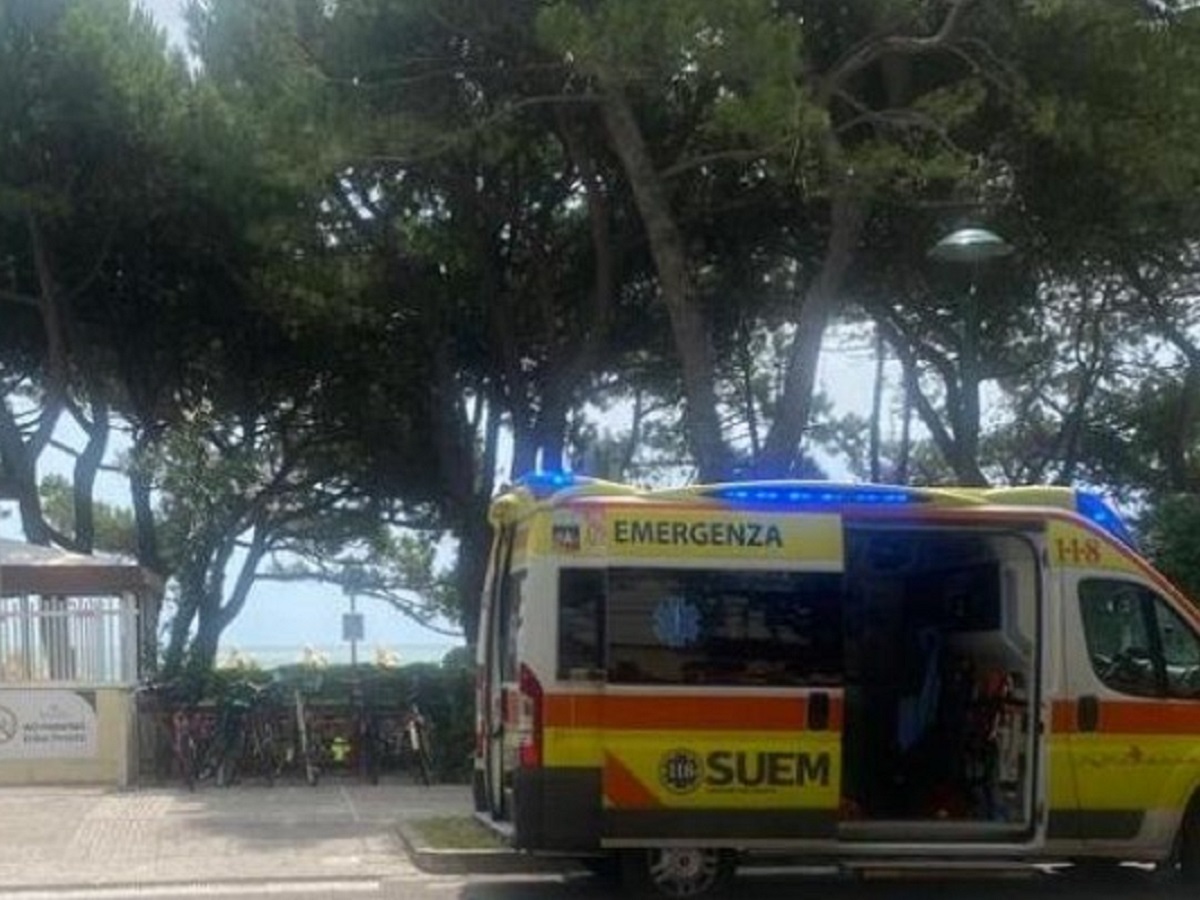 Lido di Venezia muore turista 28enne fatale un malore 