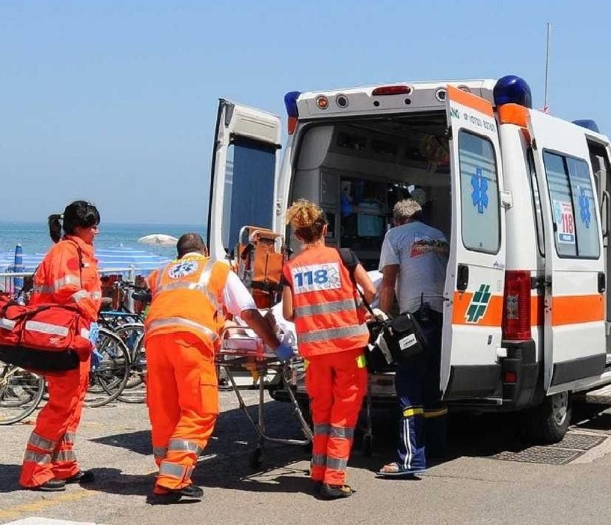 Porto Cesareo malore in spiaggia muore una donna di 78 anni 