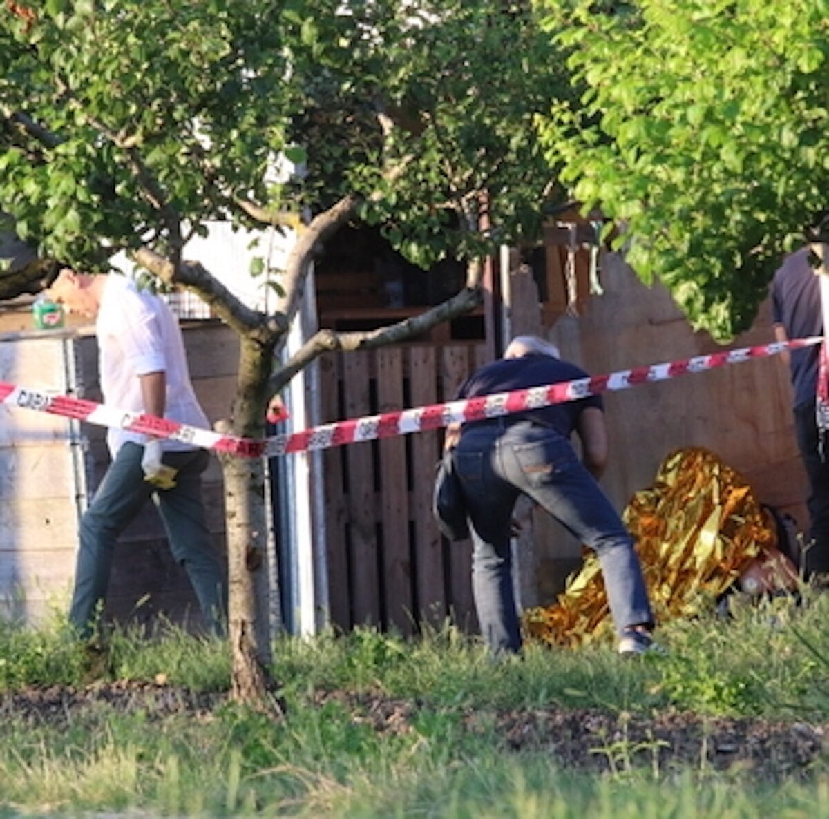 Uccide il figlio e si toglie la vita