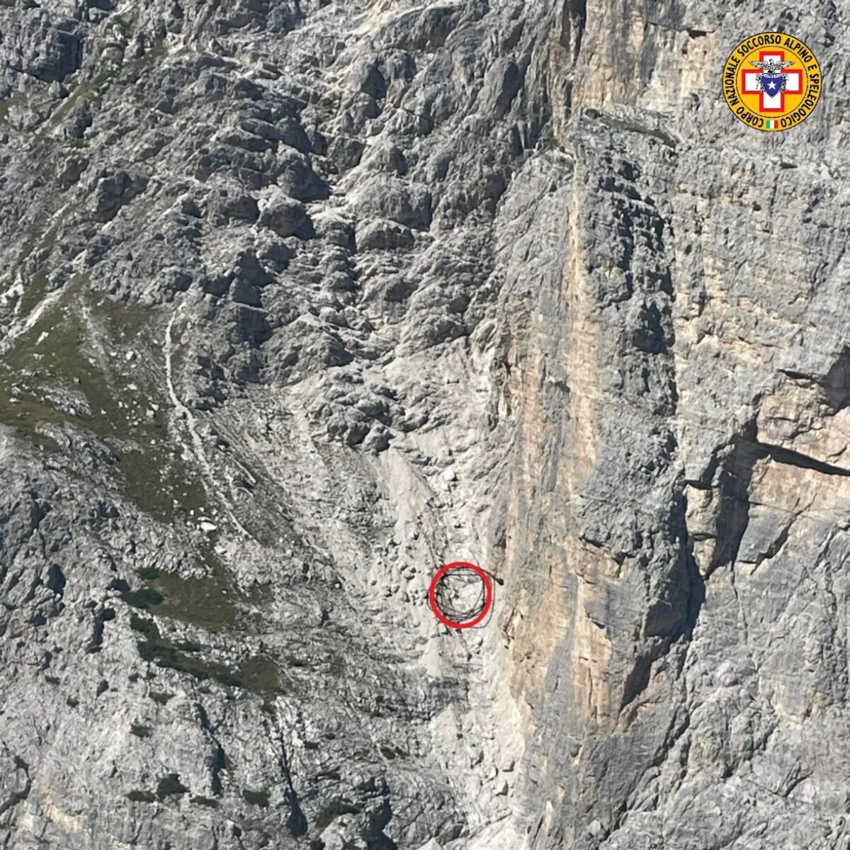 38enne muore dopo un volo di 200 metri