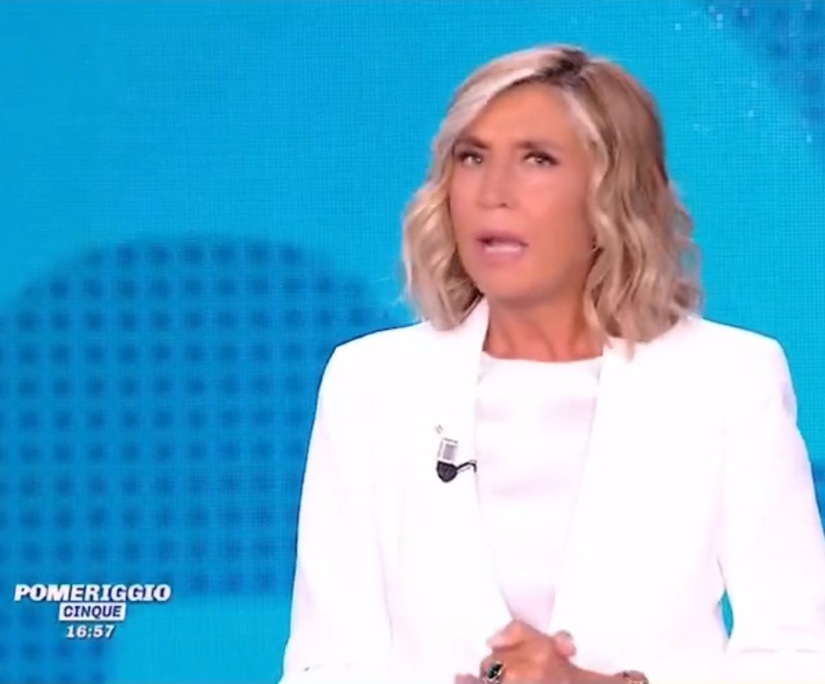 Pomeriggio 5 Mediaset silura il regista dopo appena una puntata 