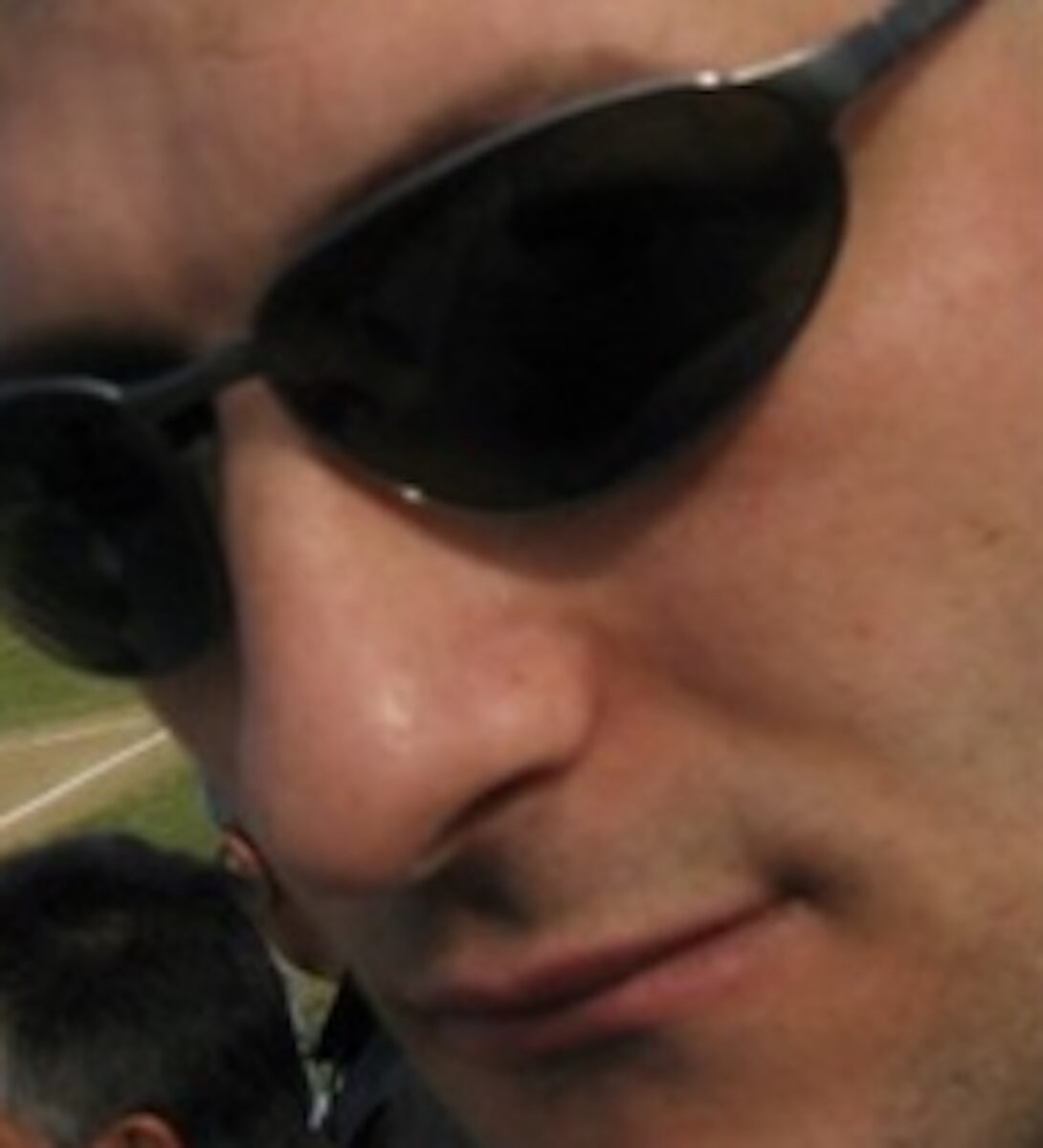 Scattava selfie coi i morti nelle bare