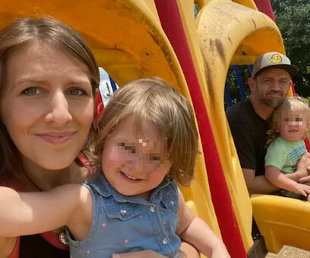 Gemelli di 4 anni morti dopo essersi addormentati nella cesta