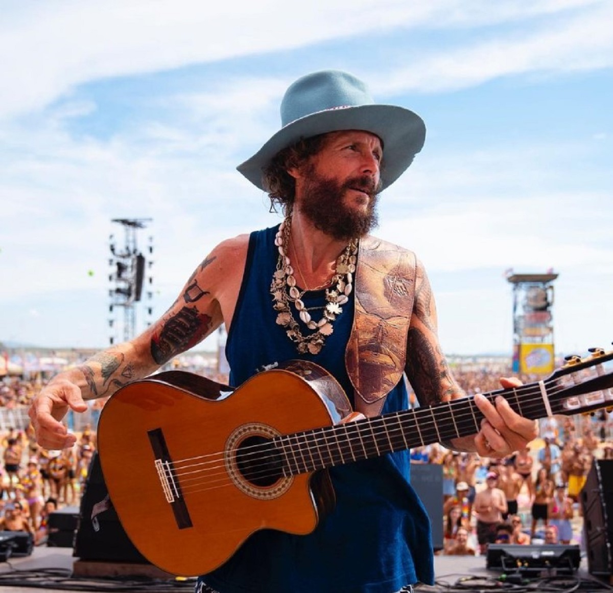 Jovanotti dopo l’incidente  slitta ritorno in Italia femore non allineato  