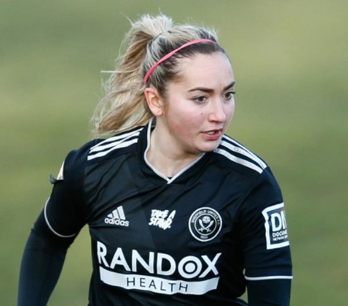 Maddy Cusack morta a 27 anni la calciatrice dello Sheffield United