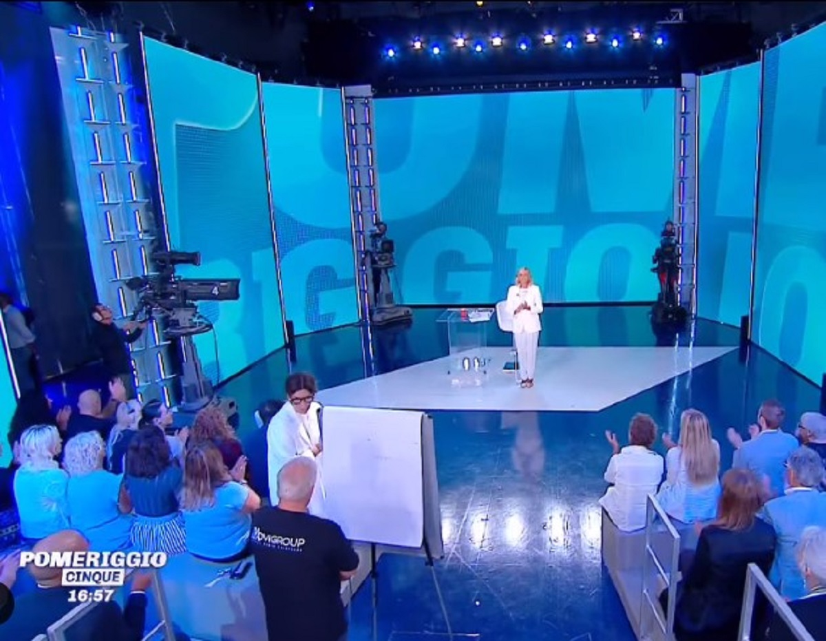 Pomeriggio 5 Mediaset silura il regista dopo appena una puntata 