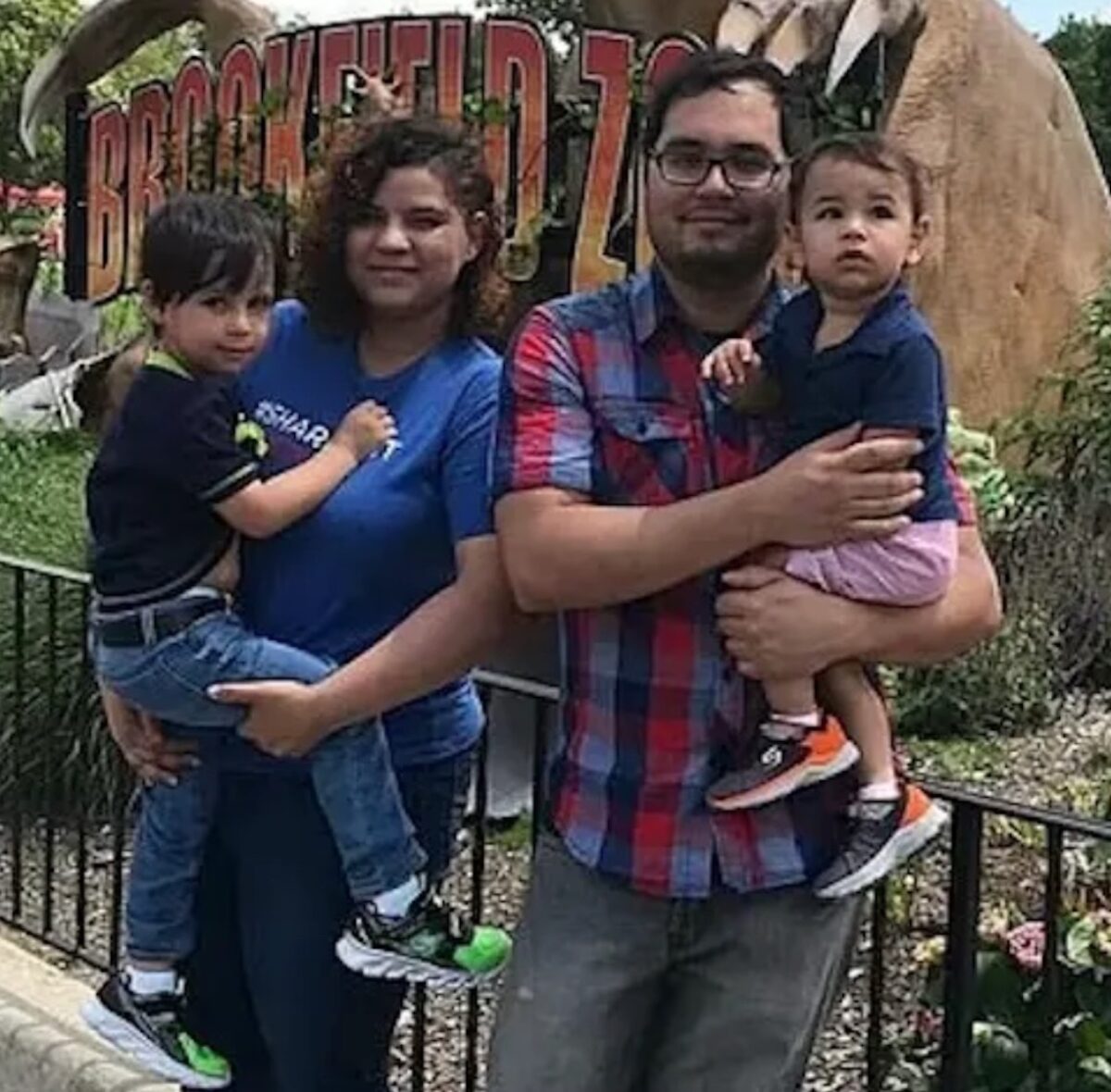 Padre, madre e due figli trovati morti in casa