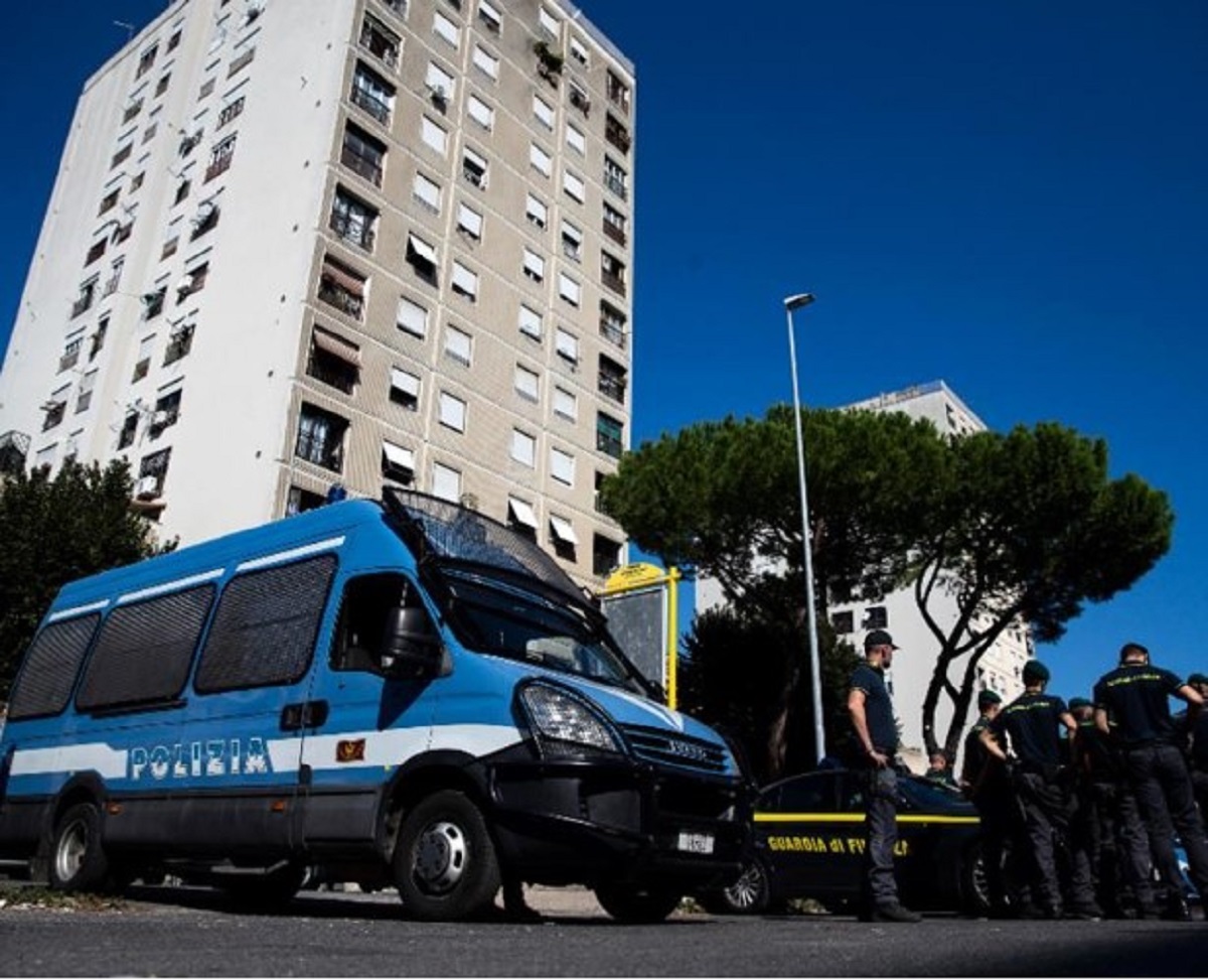 Omicidio a Roma 38enne ucciso a Tor Bella Monaca in un agguato 