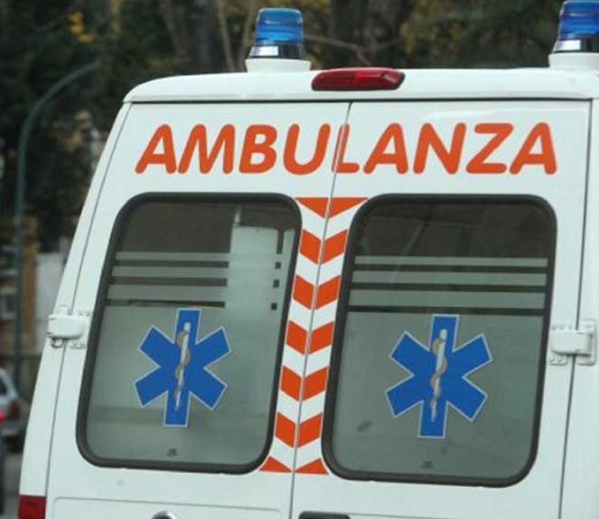 Grave incidente sulla A4, coinvolti un tir e una bisarca: un morto 