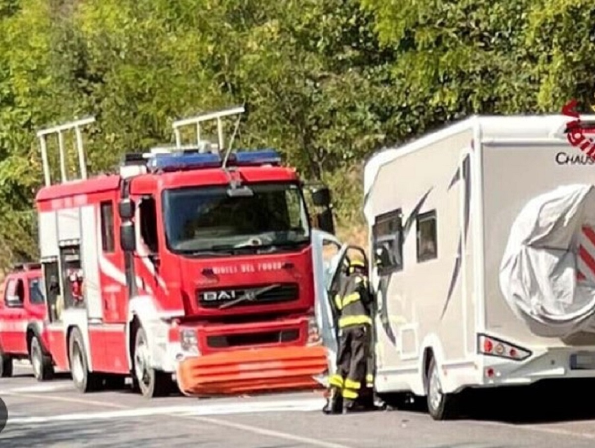 Sardegna Ferrari contro un camper due morti carbonizzati 