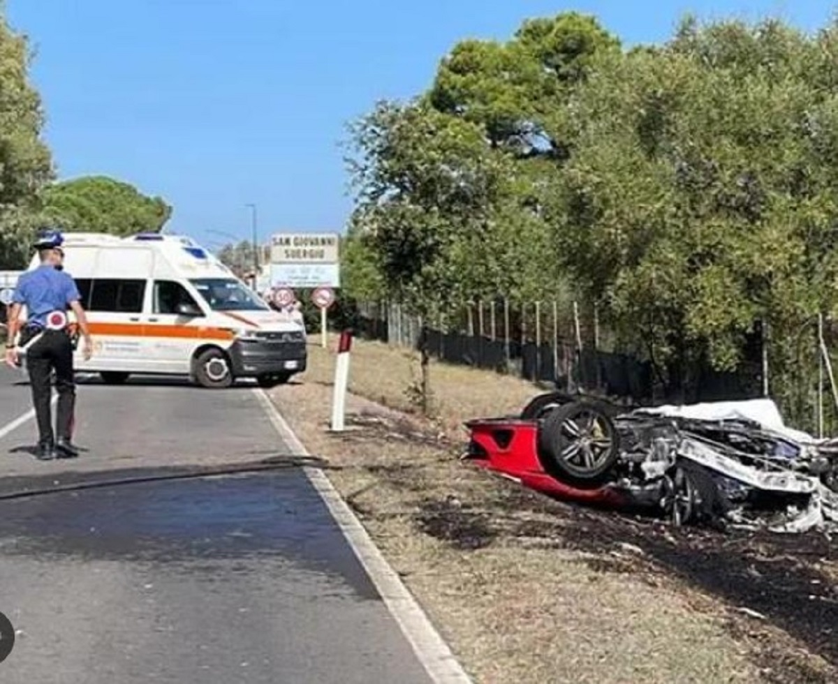 Sardegna Ferrari contro un camper due morti carbonizzati 