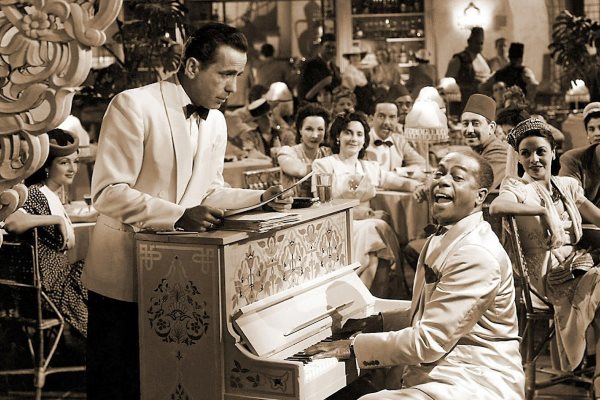 All'asta il pianoforte di Casablanca, quello di "Suonala ancora, Sam" |  Caffeina Magazine