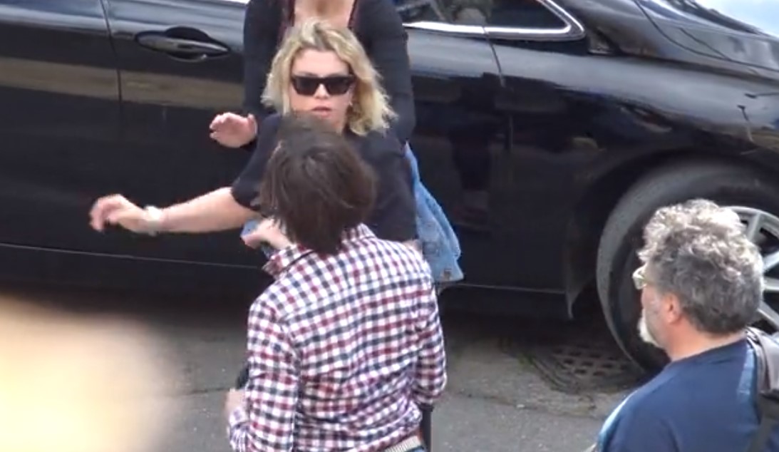 Racconta Un Ingiustizia Di Cui Sei Stato Vittima O Testimone Emma Marrone vittima de Le Iene. Ed è rissa in pieno centro | Caffeina