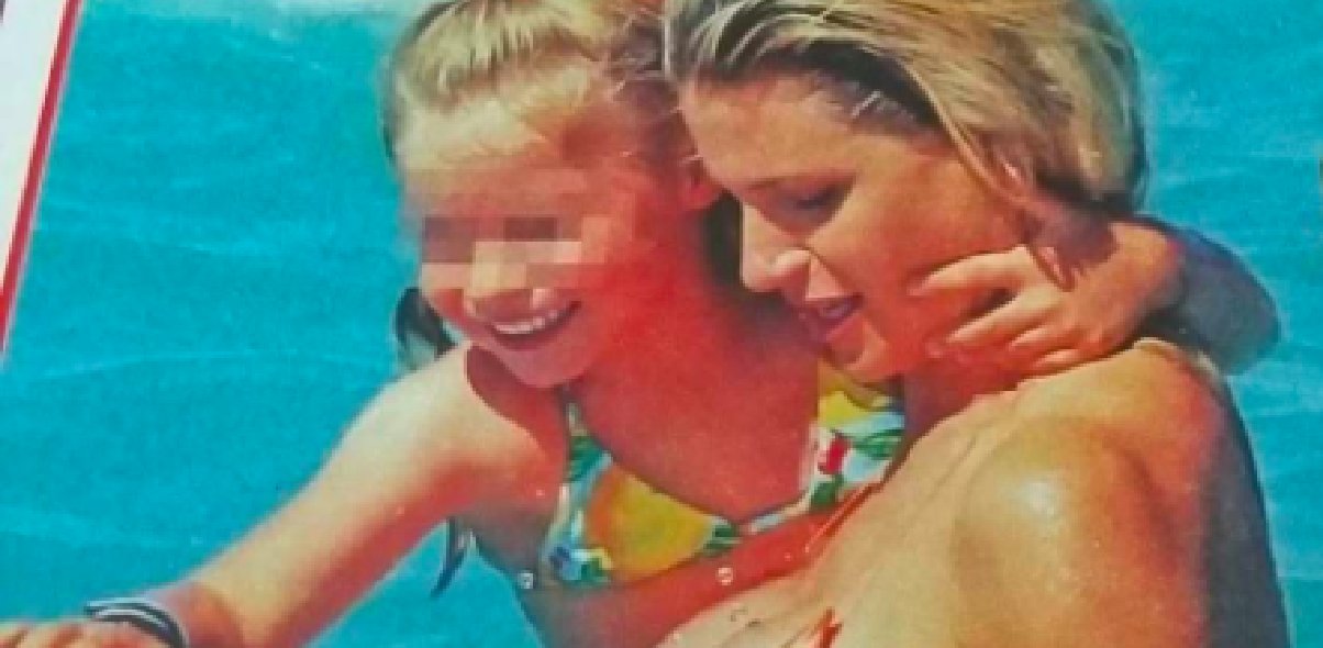 "Ma che ha fatto al seno?!". Michelle Hunziker, dubbi seri sul décolleté: il costume non ce la fa