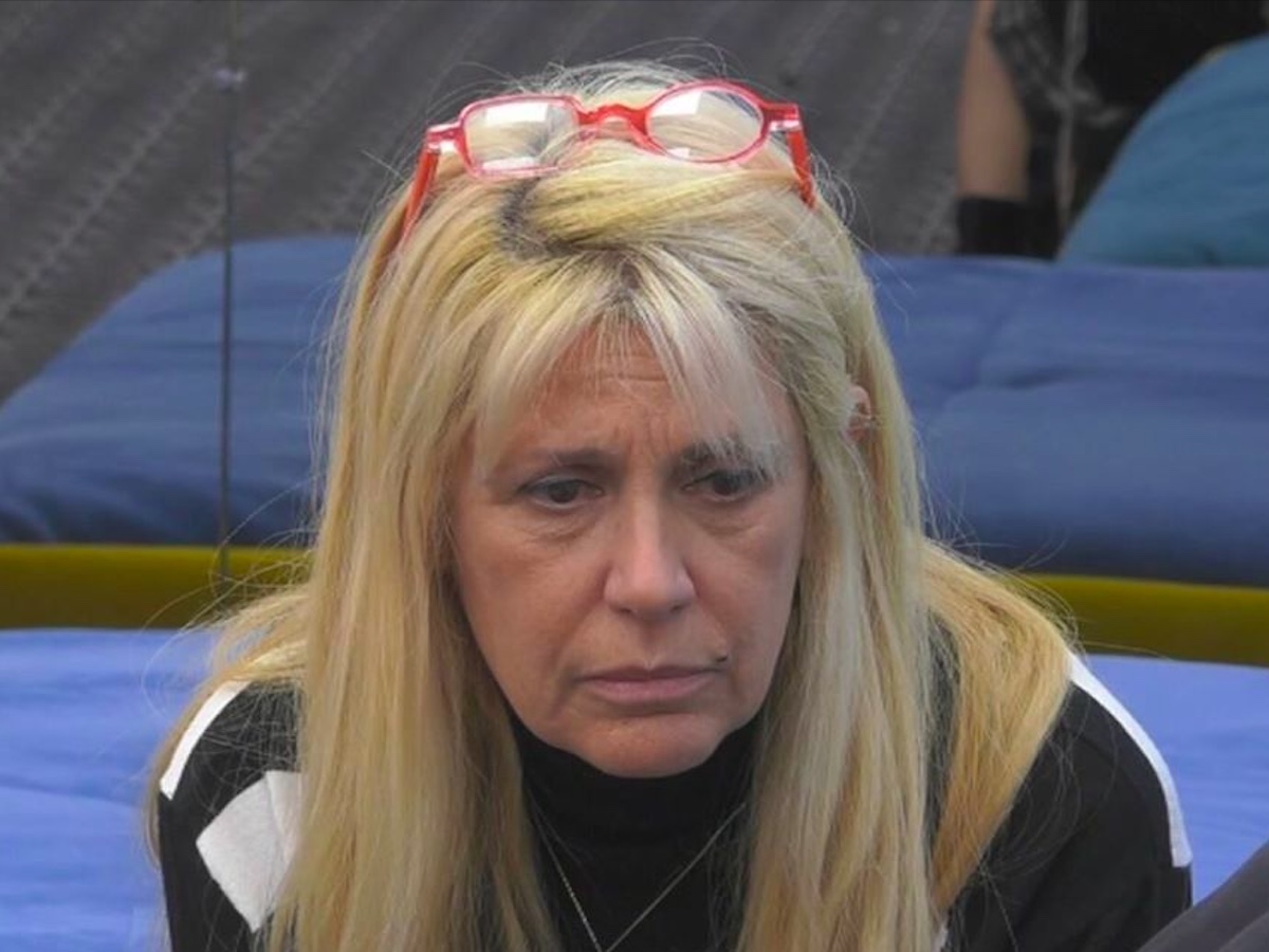 "Vi dovete tutti vergognare, lasciatela in pace". GF Vip, pubblico inferocito per quello che hanno fatto a Maria Teresa Ruta