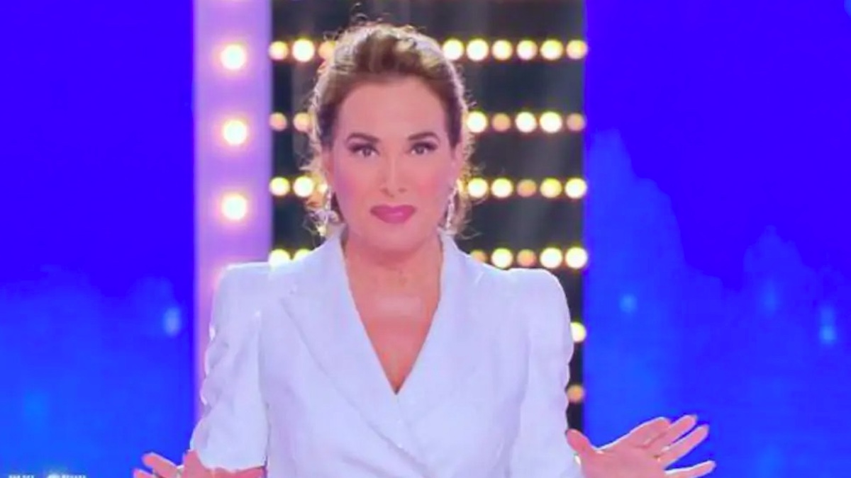 "Chiude il programma". Barbara D'Urso, Mediaset ha deciso: "Fissata la data dello stop"