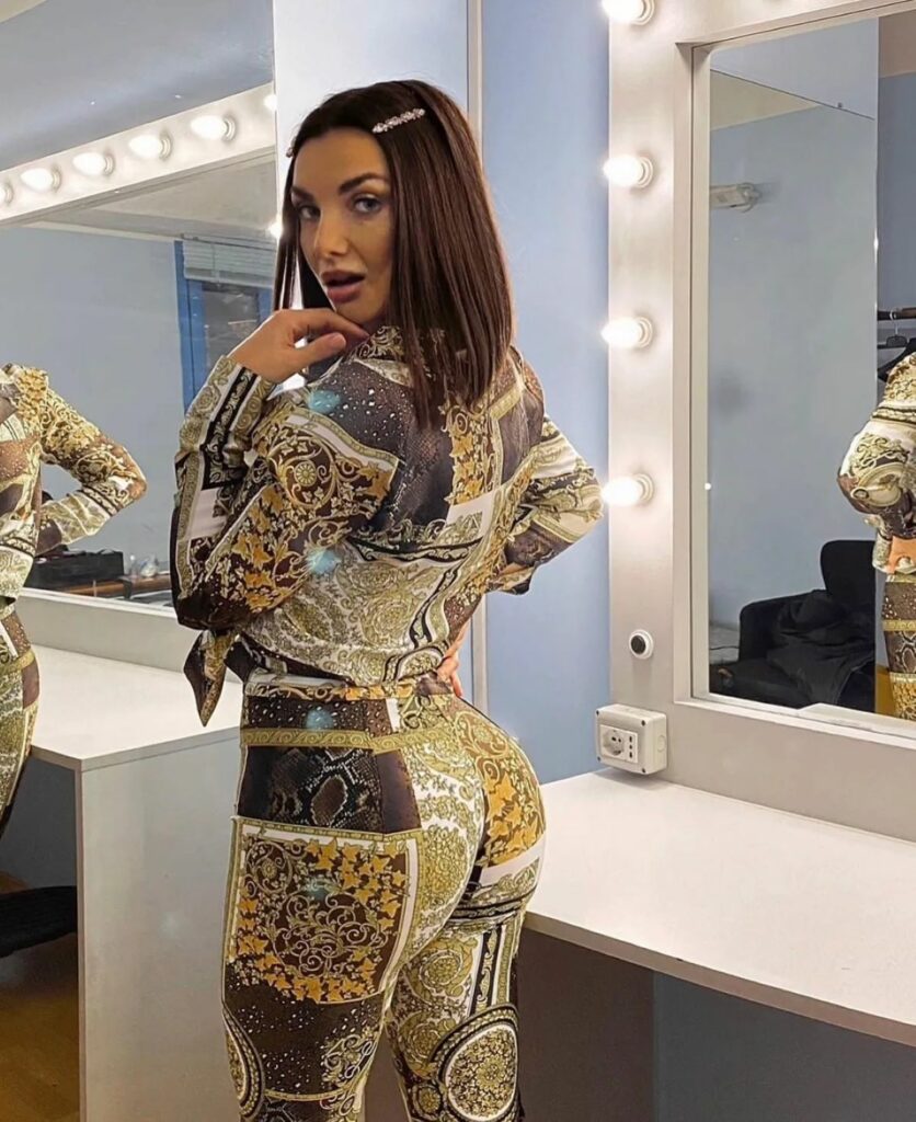 Elettra Lamborghini Ha Il Sedere Rifatto