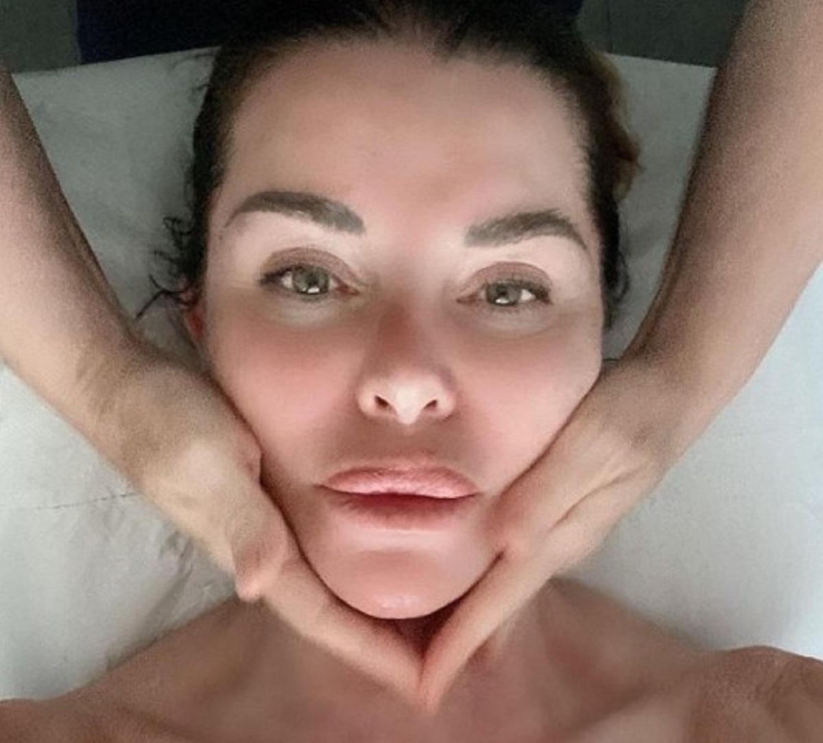 Alba Parietti Paola Barale vacanza Ibiza selfie naturale