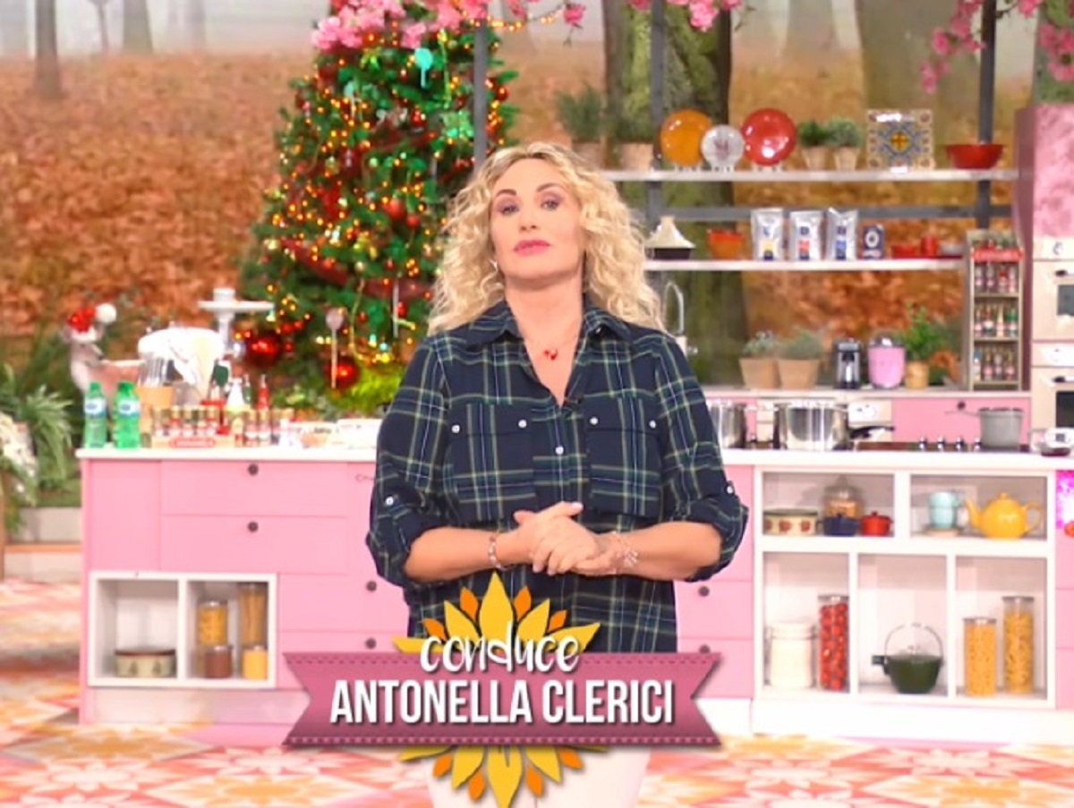 Antonella Clerici diretta confessione allergia starnuto