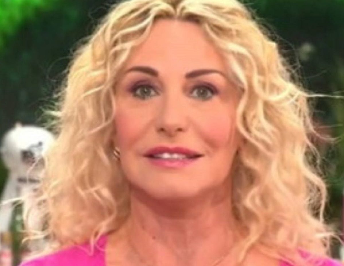 Antonella Clerici diretta confessione allergia starnuto