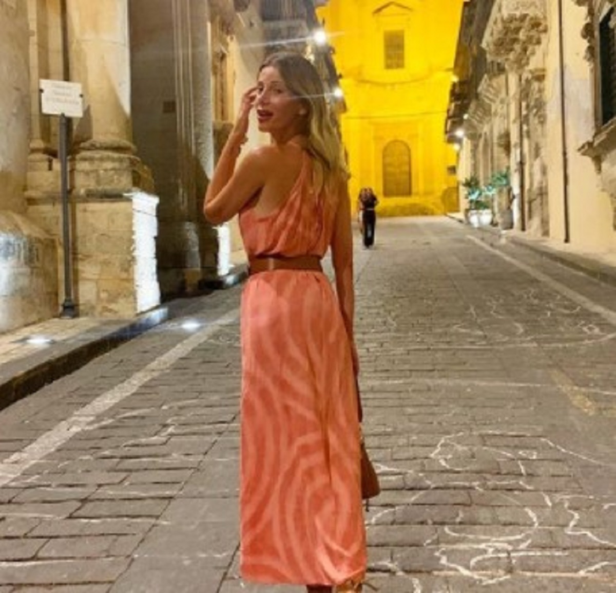Alessia Marcuzzi foto topless vacanza marito 