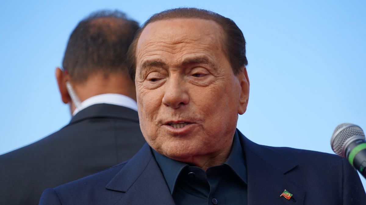 Silvio Berlusconi Condizioni Foto Letto Irriconoscibile