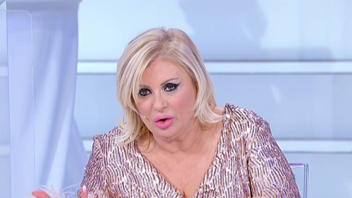 Tina Cipollari Rifatta Accuse Foto Vacanza