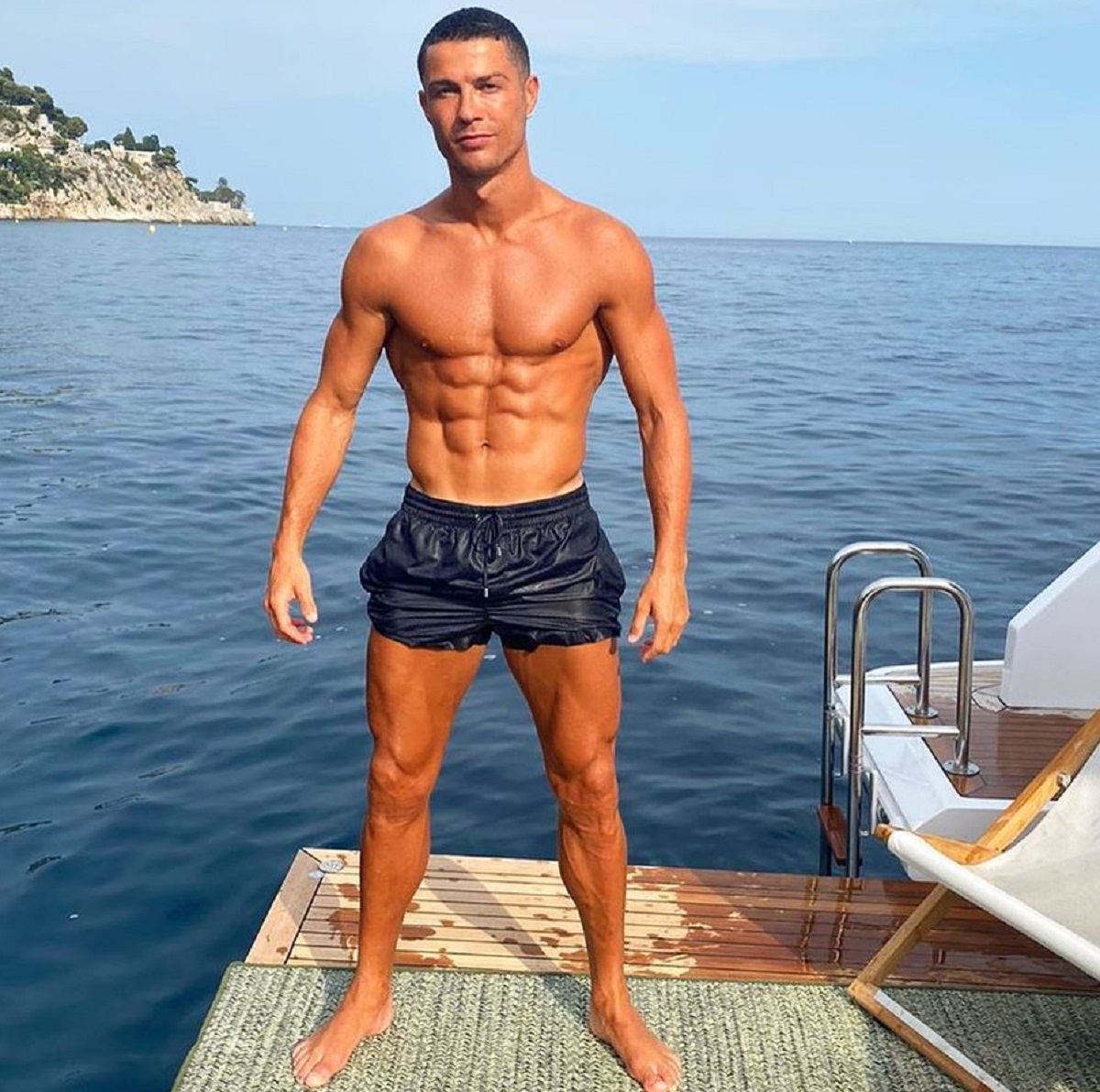 Cristiano Ronaldo vacanza lusso famiglia yacht