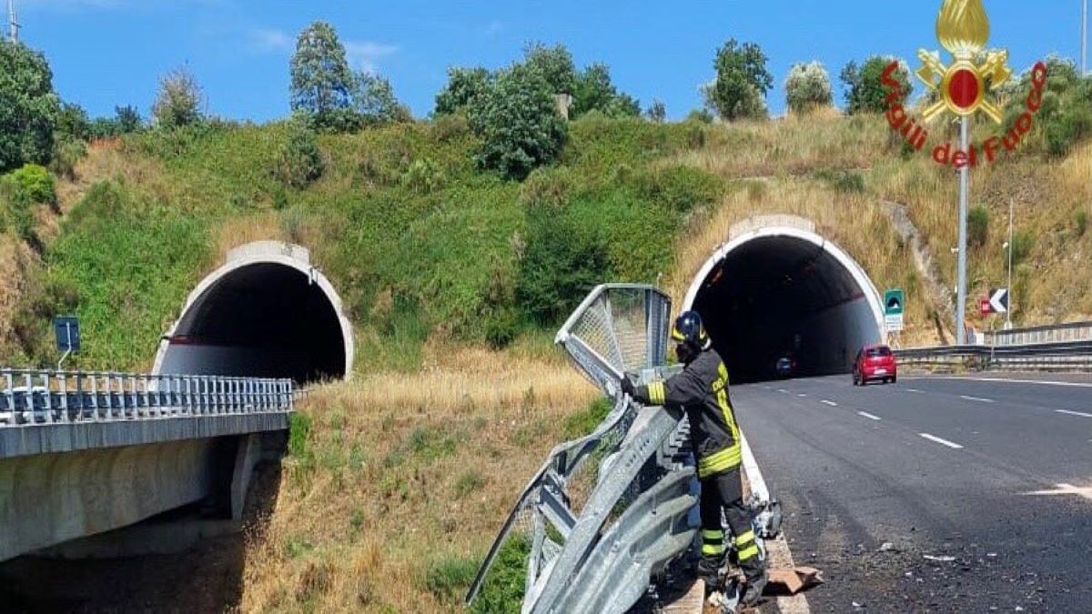 Incidente A2 Salerno Reggio Calabria Due Morti Camion Viadotto