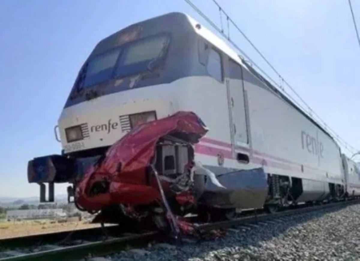 Incidente Treno Auto Passaggio A Livello Quattro Morti Alicante Spagna
