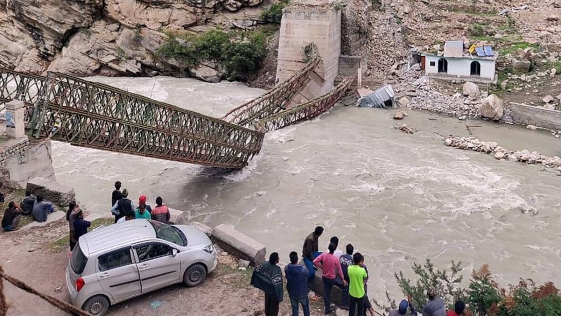 frana india crollo ponte