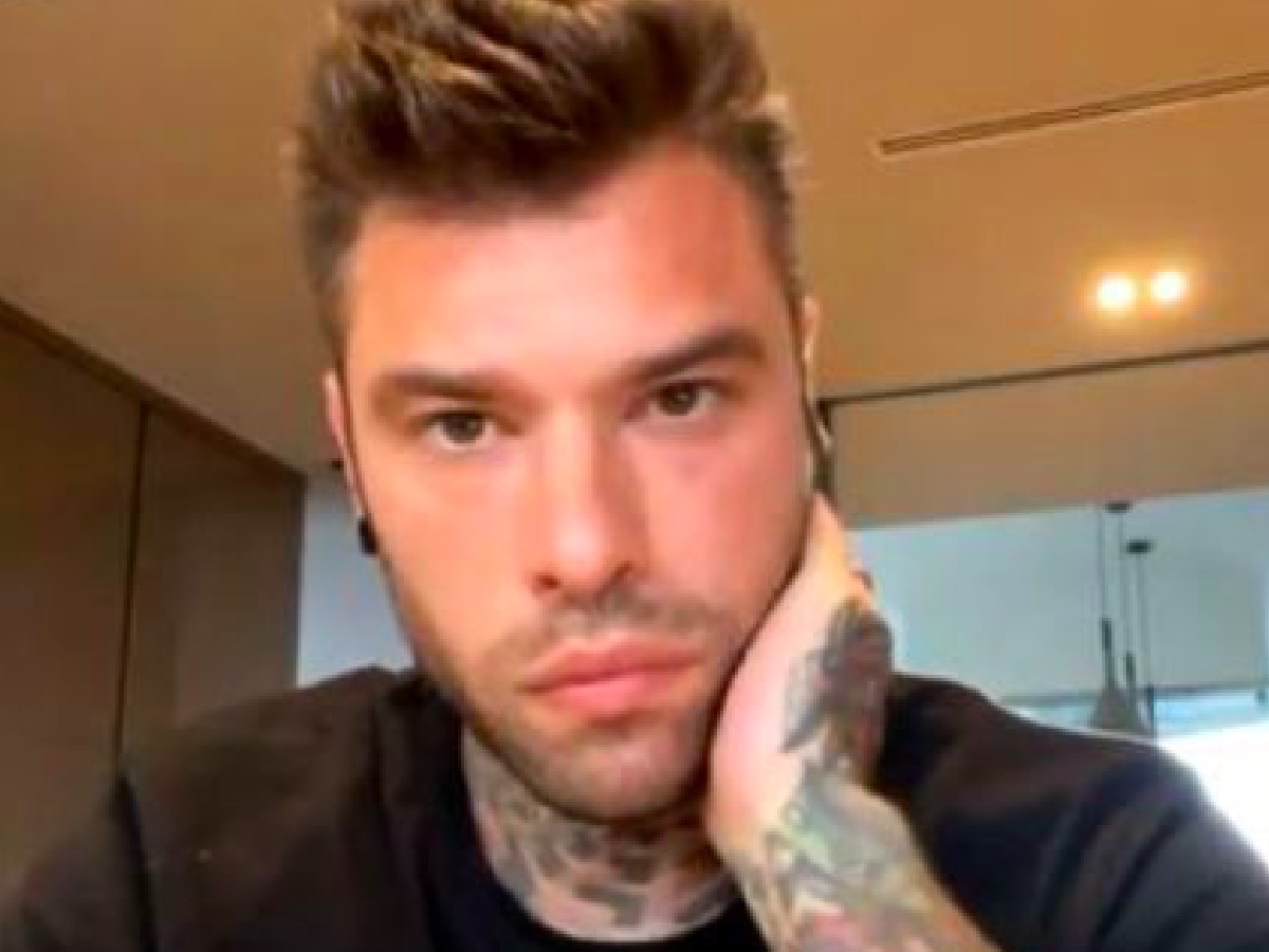 Fedez e Vittorio Sgarbi pipì Chiara Ferragni