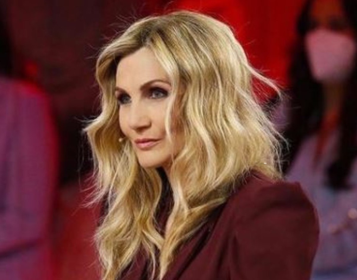 lorella cuccarini tweet contro raffaella carrà
