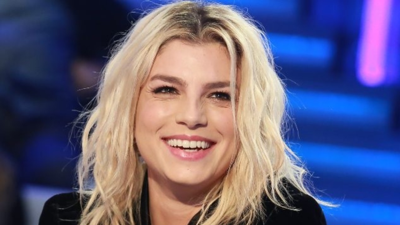 emma marrone bikini imperfezioni