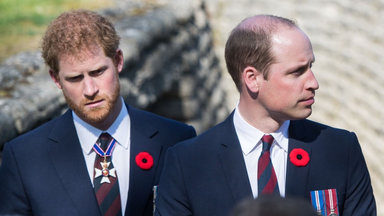 harry william tensione statua
