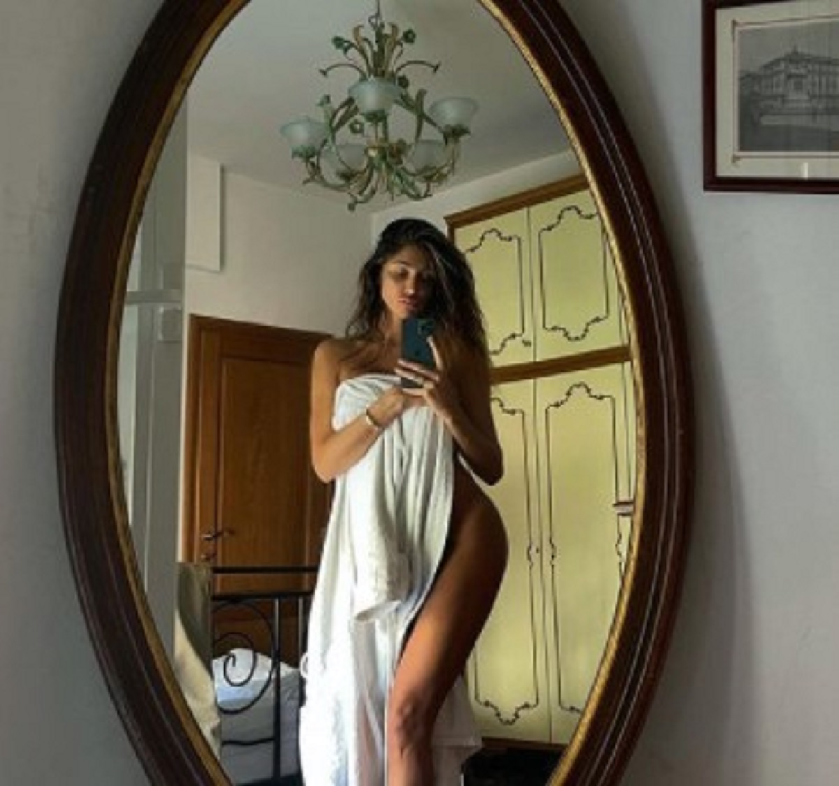 Belen Rodriguez foto nuda specchio critiche 