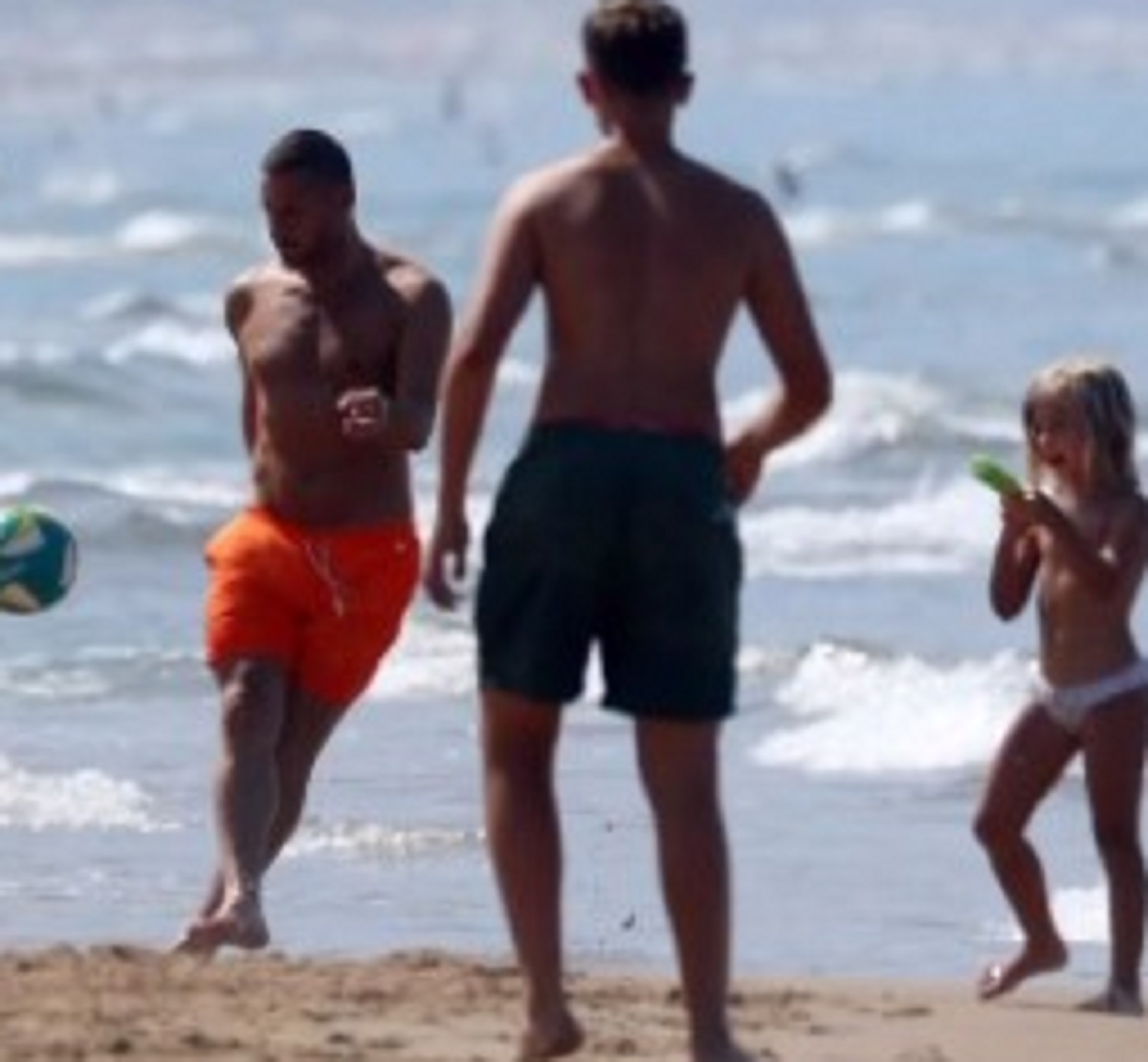 Francesco Totti foto spiaggia calcio partita figlio