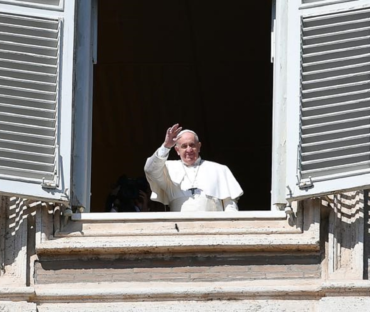 Papa Francesco racconto malattia infermiere vita salva