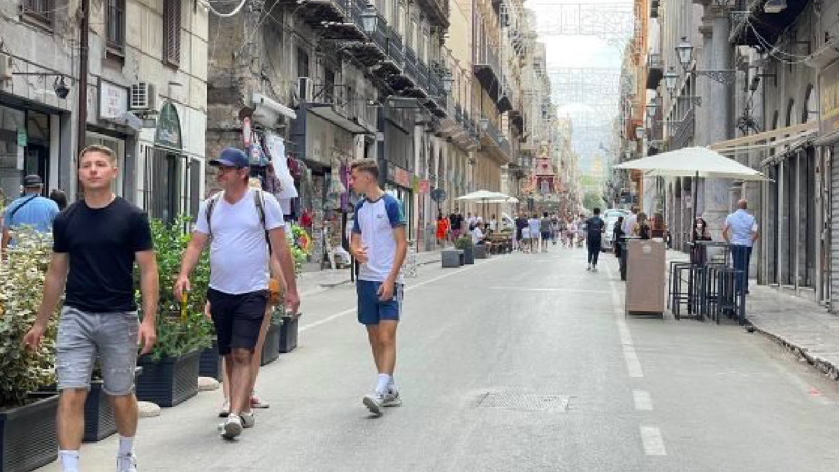 Covid, Sicilia rischia la zona arancione: crescono contagi e ricoveri