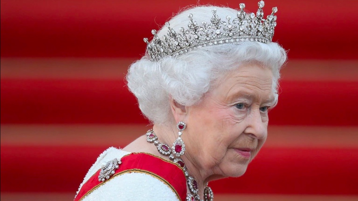 Harry e Meghan Markle, la Regina Elisabetta è furiosa: la scelta sugli ex reali