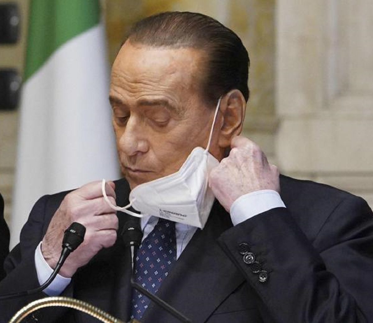 Silvio Berlusconi Marta Fascina dettaglio tatuaggio mano